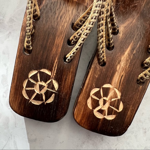 Seashells Carved Wooden Art Japanese Inspired Geta Sandal  41 - Picture 4 of 13